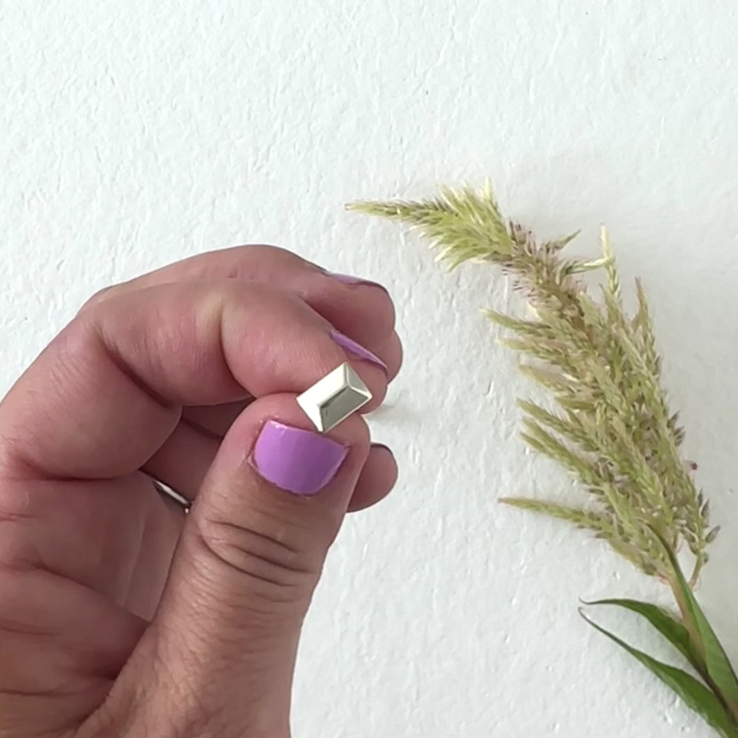 hand modeling silver studs earrings
