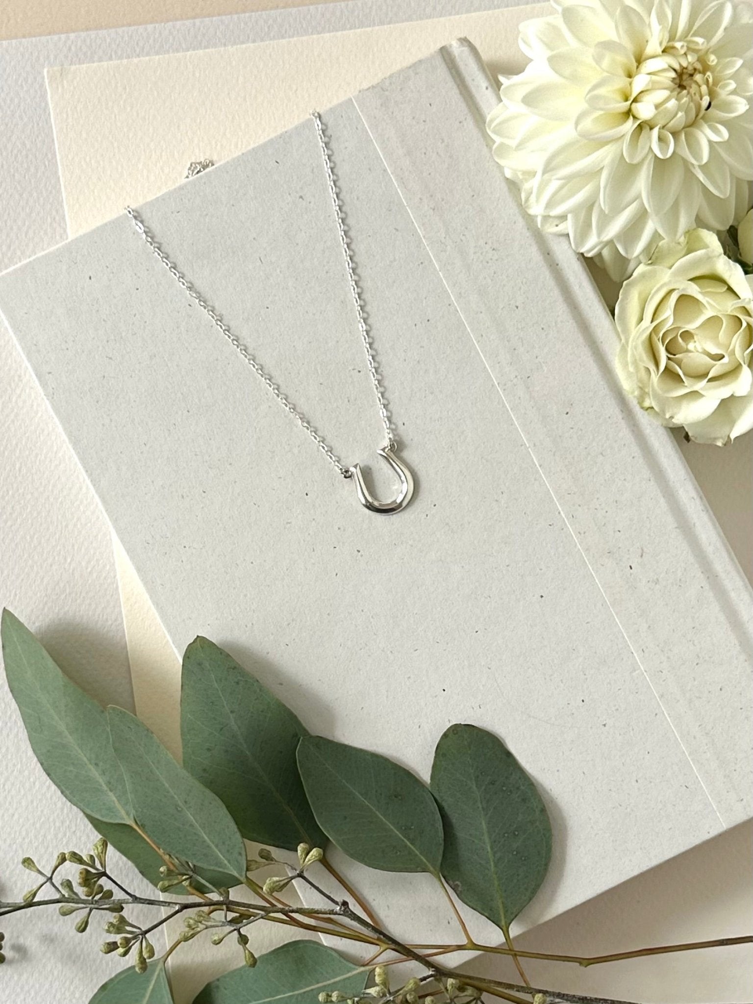 SILVER GEO HORSESHOE NECKLACE - Sarah Cecelia Jewelry & Metal Goods